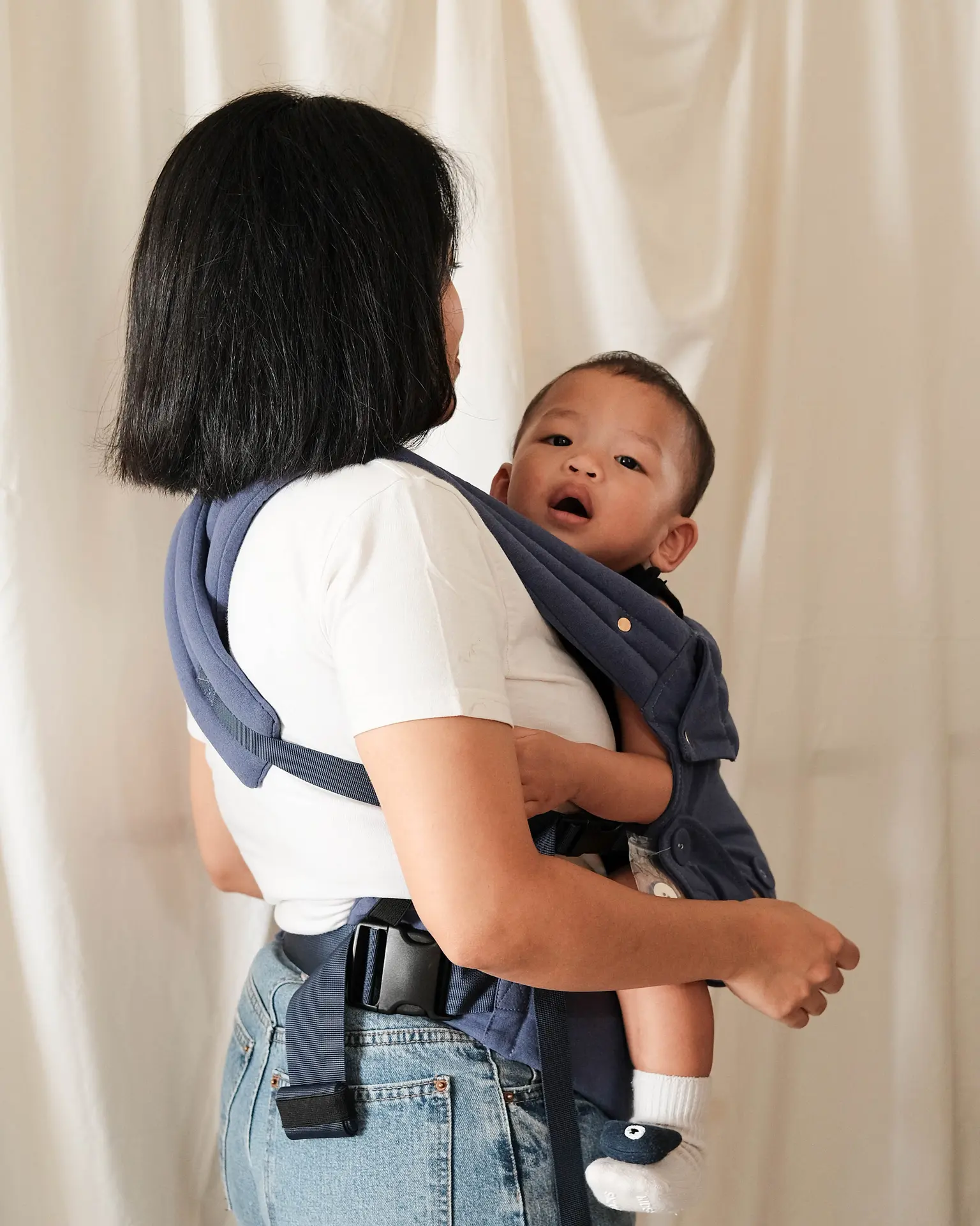 Comfortable baby carrier lifestyle