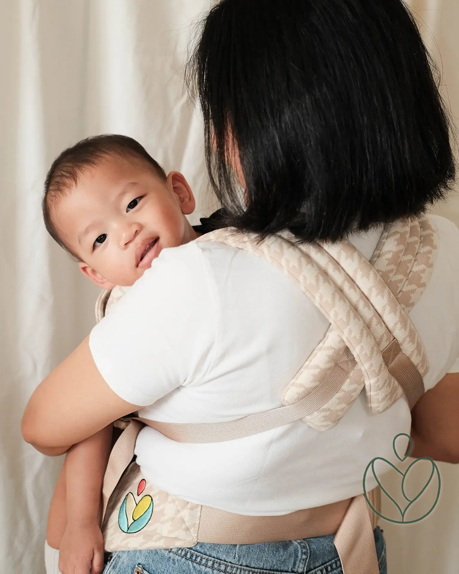 Gendongan bayi Keenaa dipakai di rumah